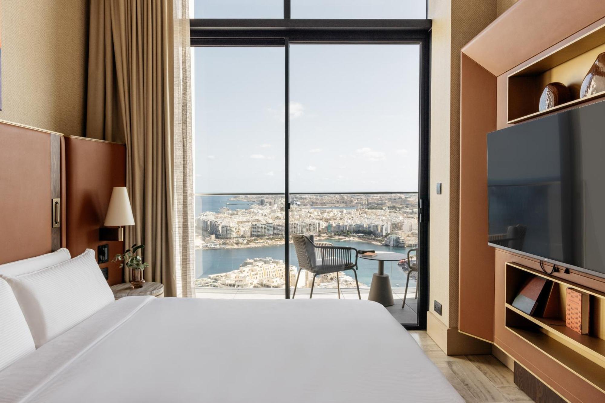 Me Malta By Melia Hotel Saint Julian's ภายนอก รูปภาพ