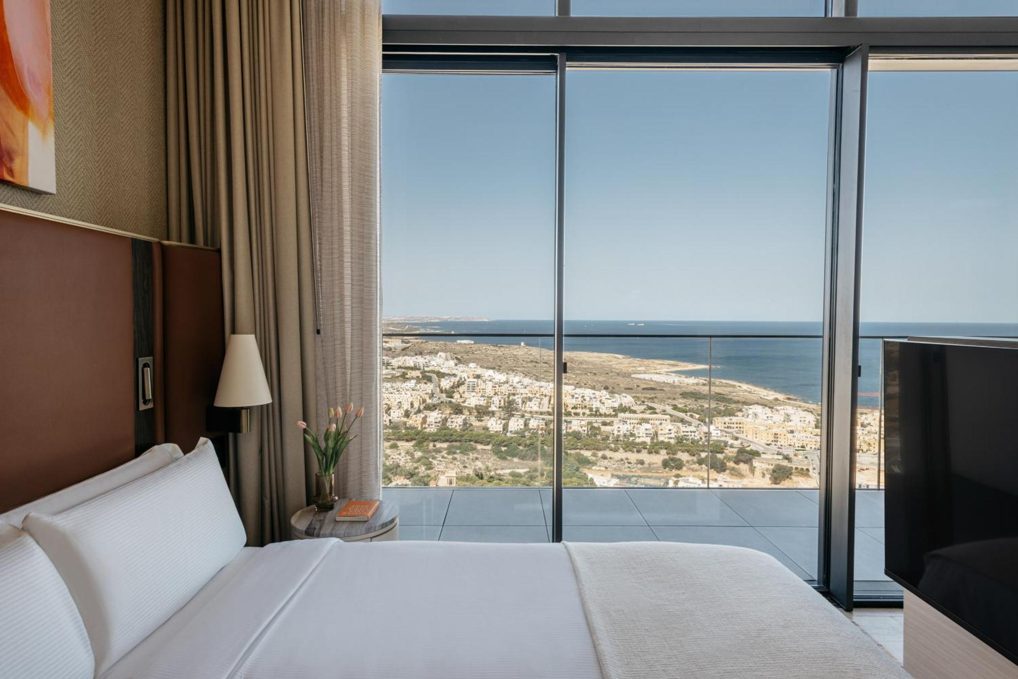 Me Malta By Melia Hotel Saint Julian's ภายนอก รูปภาพ