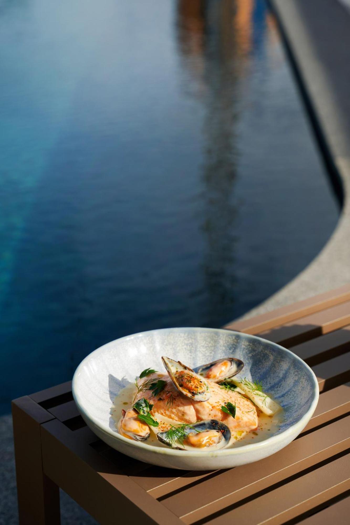 Me Malta By Melia Hotel Saint Julian's ภายนอก รูปภาพ